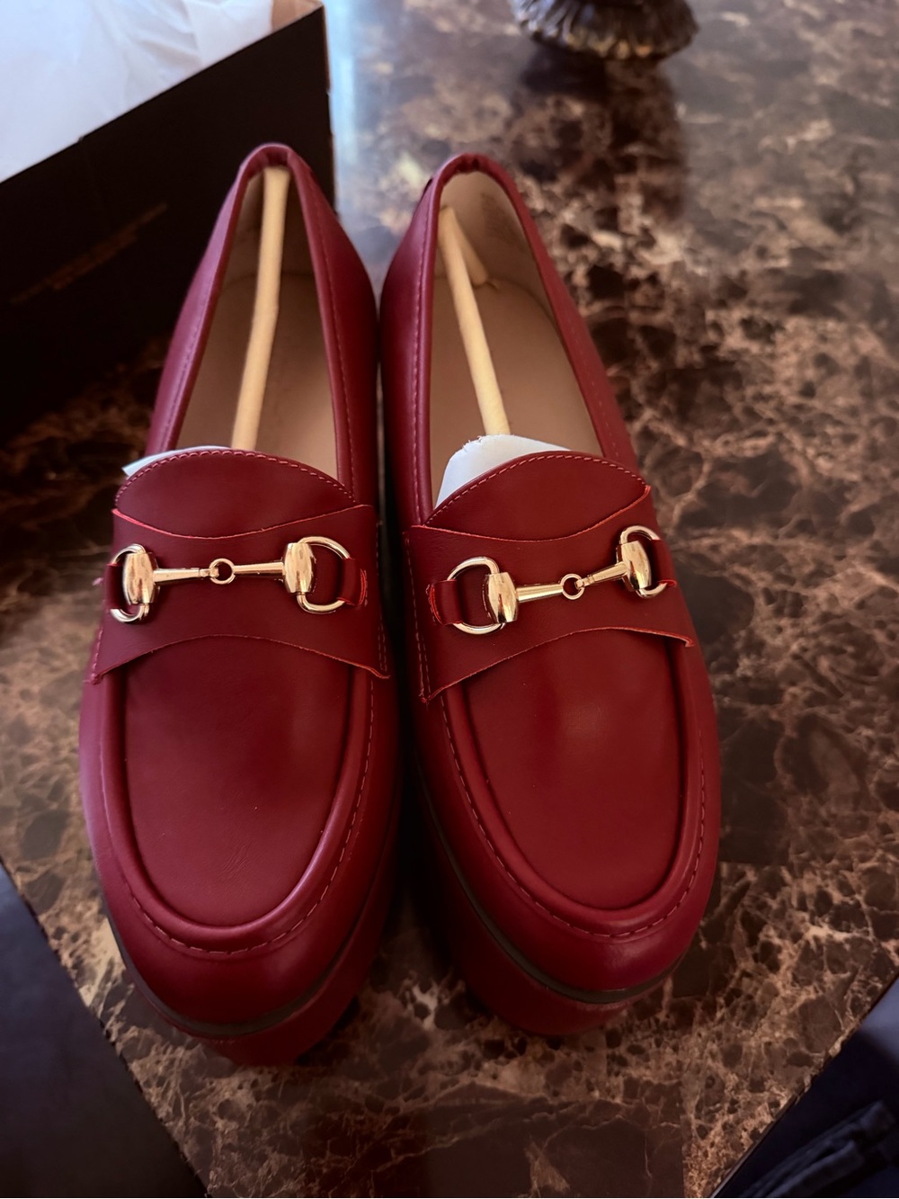 NIB ShoeDazzle Roxi Women’s Size 7 Tibetan Red Platform Loafers Gold Horsebit - Picture 4 of 9